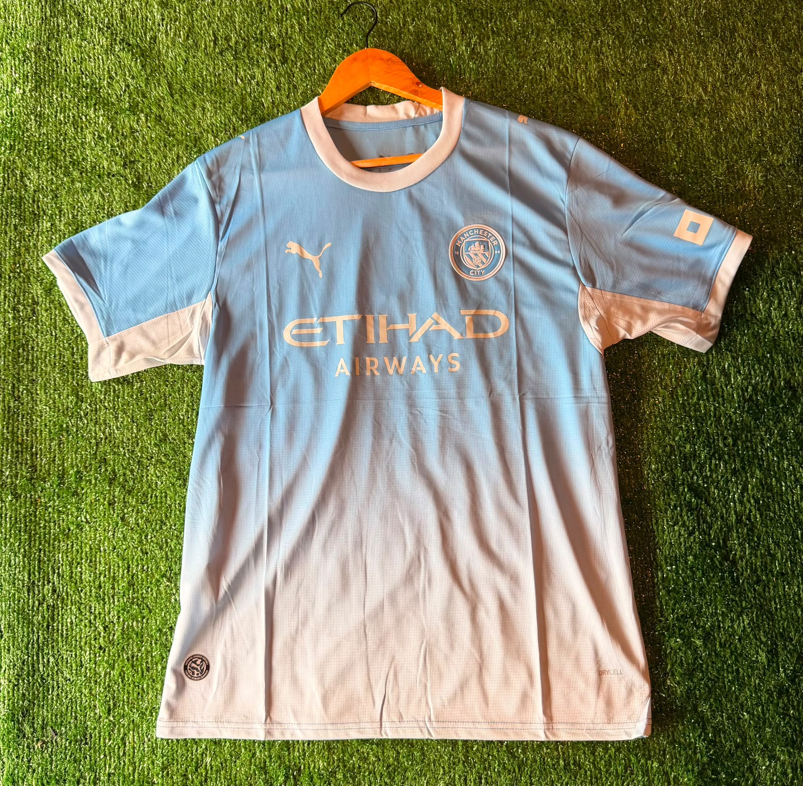 Camiseta Manchester City · celeste con cuello blanco · Etihad