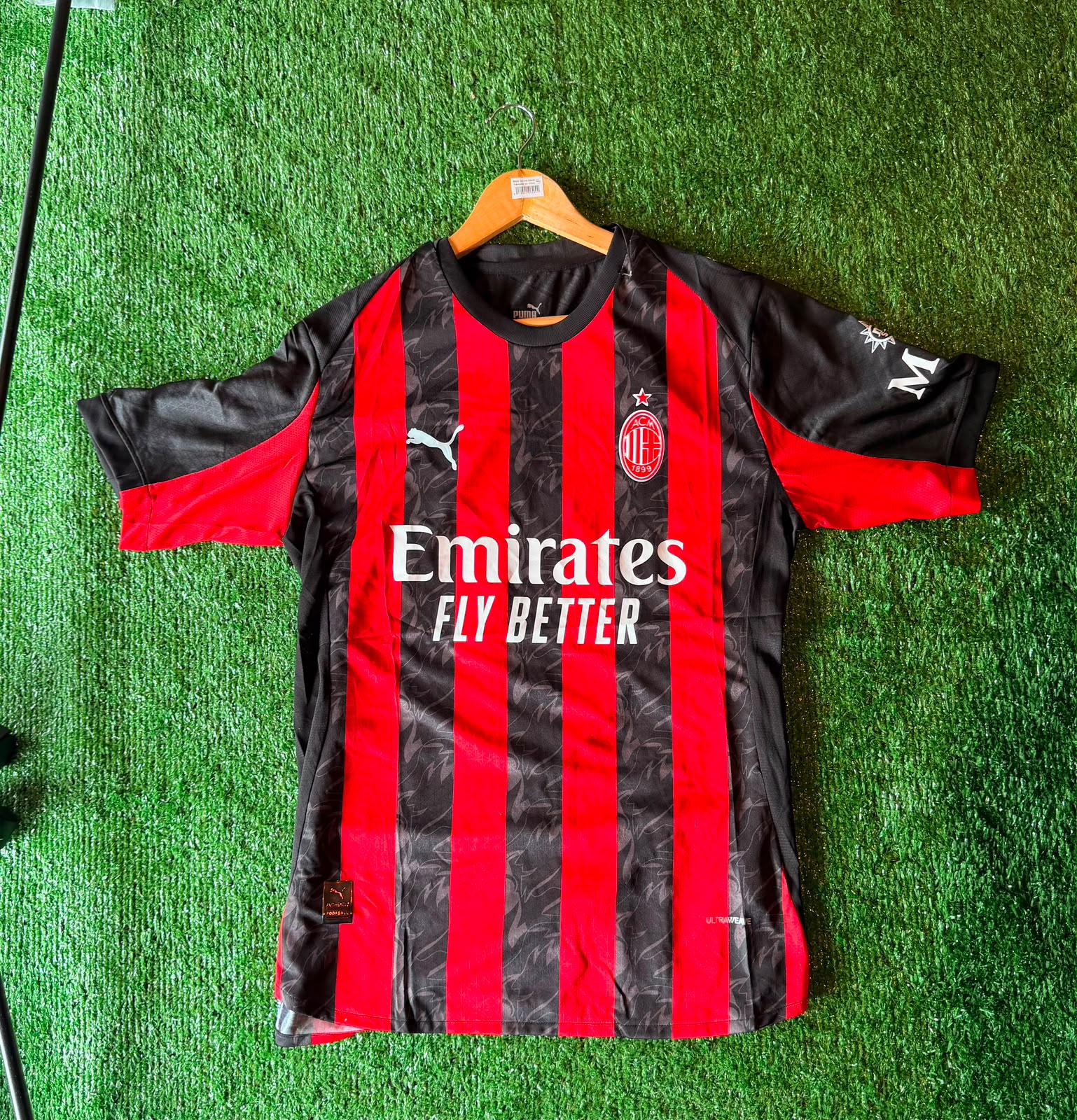 Camiseta AC Milan · roja y negra · Emirates