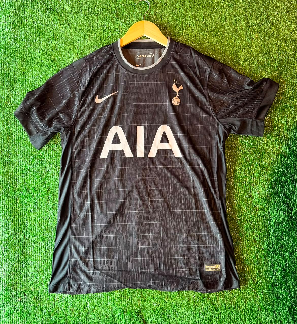 Camiseta Tottenham Hotspur 2025/26 · suplente negra