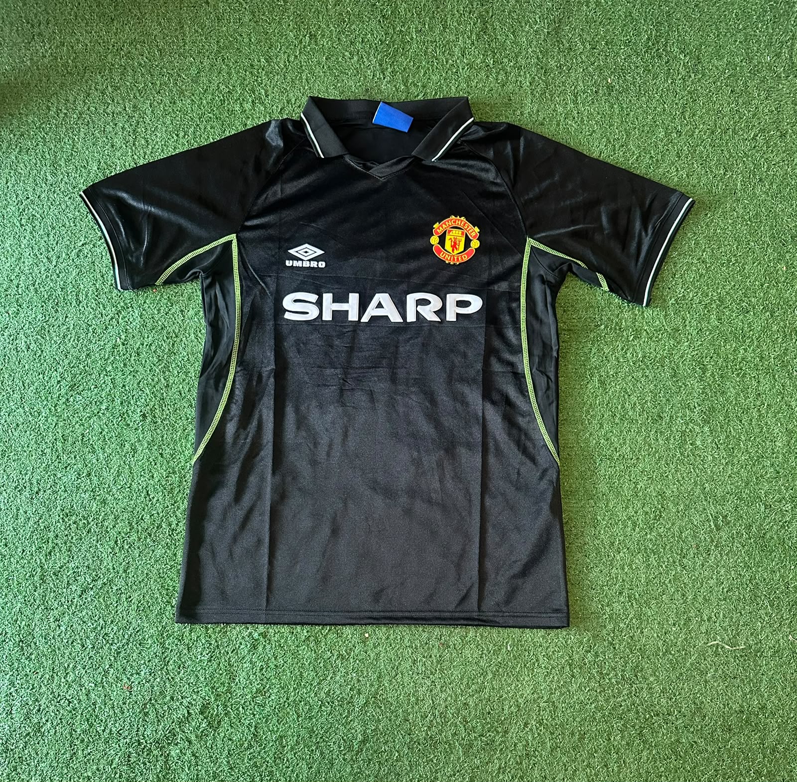 Camiseta retro Manchester United 1998/99 · tercera negra · Sharp